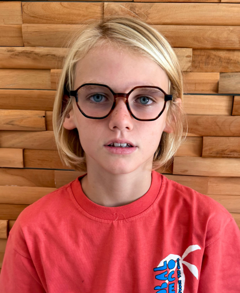 Monture enfant Tilou disponible chez l’opticien L’Habilleur de Regard à Pechbonnieu